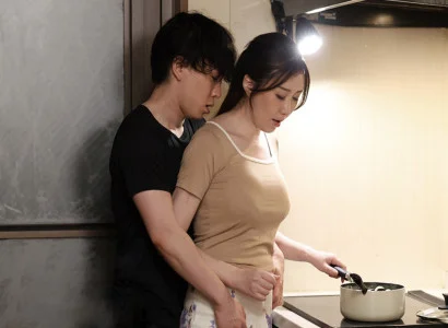 Người mẹ kế nóng bỏng tận hưởng cùng con chồng