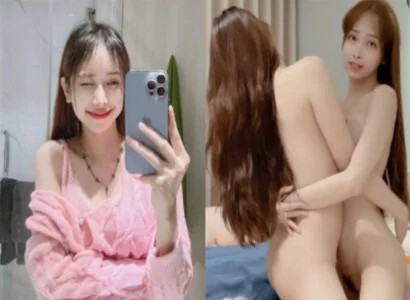Hai cô gái trong buổi phát trực tiếp móc bím nhau trên buổi phát sóng trực tiếp